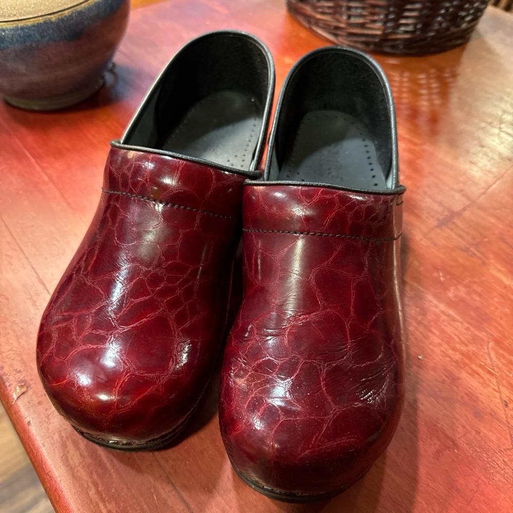 Sanita original Danish clogs. Red, size 41.